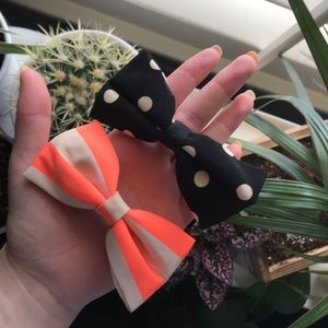 pack of 2 hair bow clips!